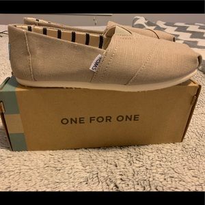Women’s Toms